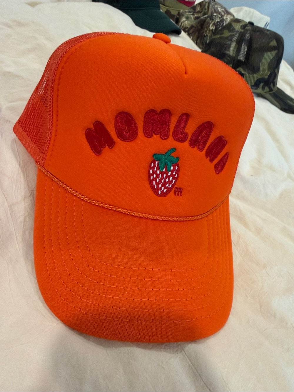 Mommday use MOMLAND strawberry trucker hat